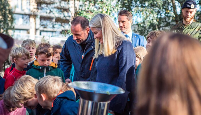 Kronprinsparet på besøk i Fåbro hage